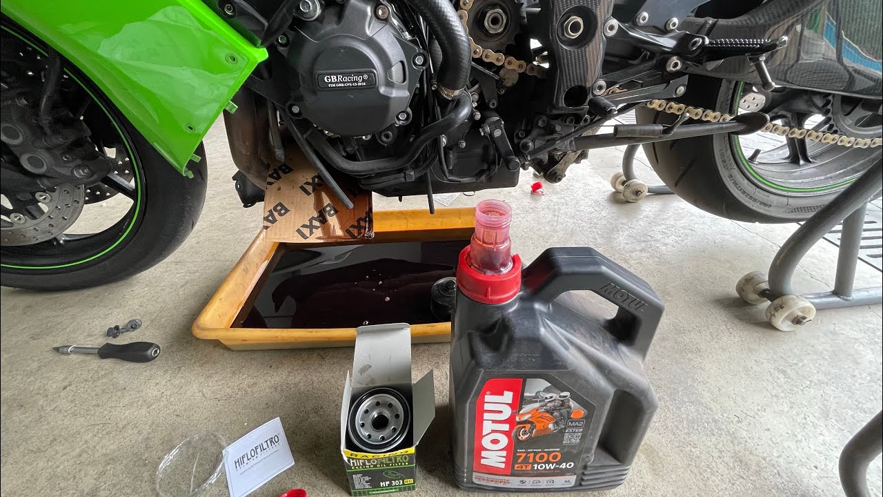 Kawasaki Zx10R - Cambio de aceite Motul 7100 10W40 / Oil change