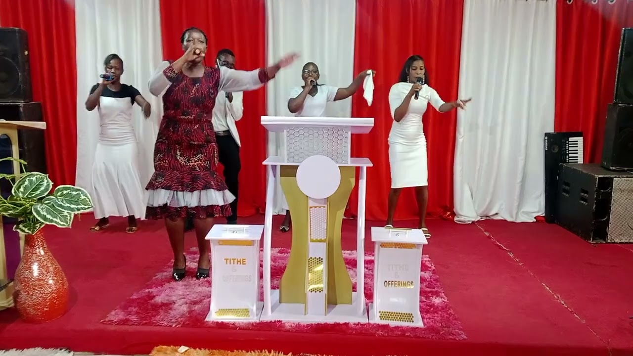 AMETENDA MEMA UYO YESU DIO MAANA MIMI NAMPA SIFA/ WA MILELE MUNGU WA BARAKA NI YESU/ POKEA SIFA EWE