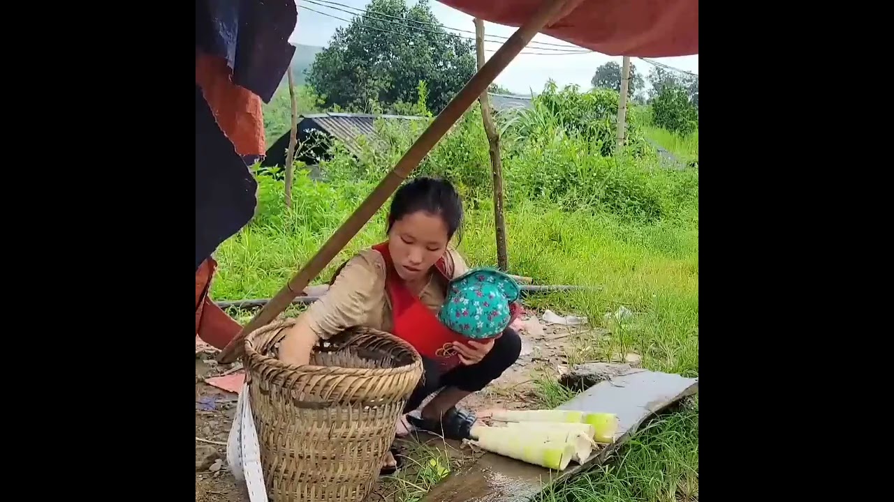 “17-Year-Old Single Mother Living Peacefully with Her Daughter in the Forest 🌲| Simple Off-Grid Life