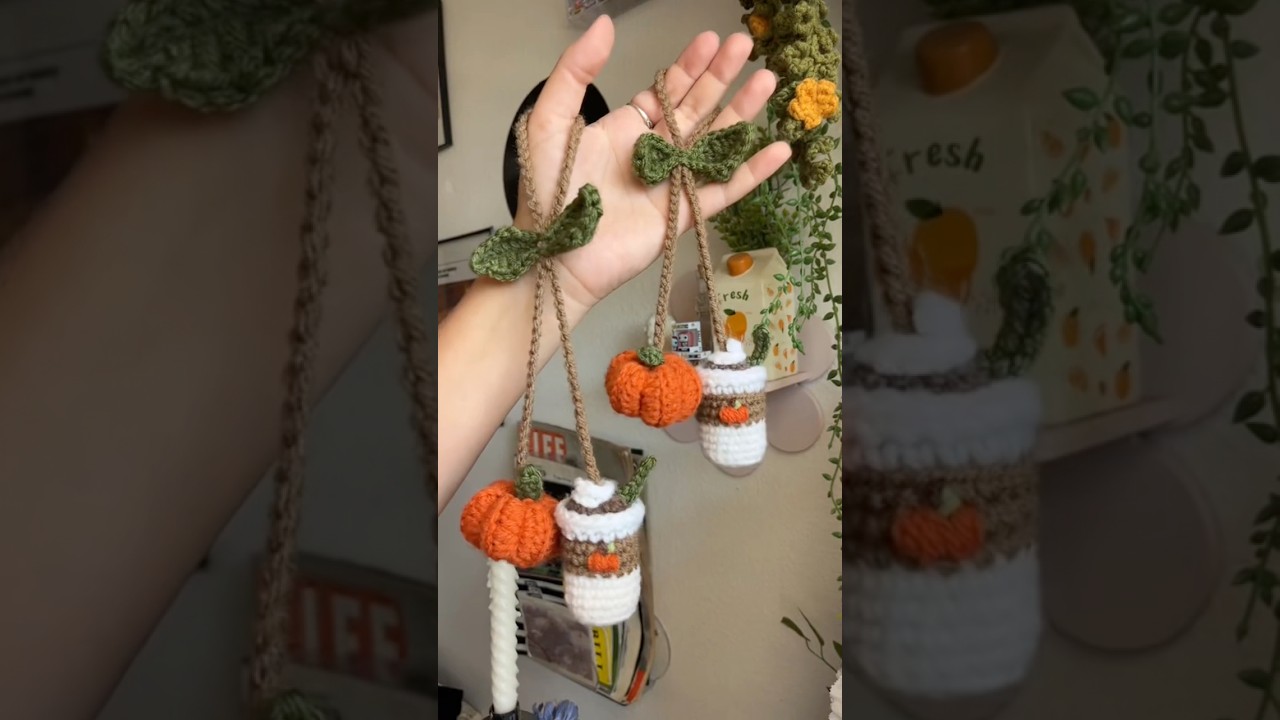 новый осенний урок по вязанию крючком!! 🍂 подвеска-крючок в виде тыквенного латте со специями 🤍 #...