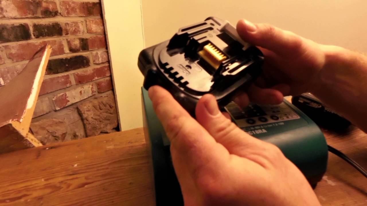 Overview: Makita DC18RA S Rapid Charger with MUSIC