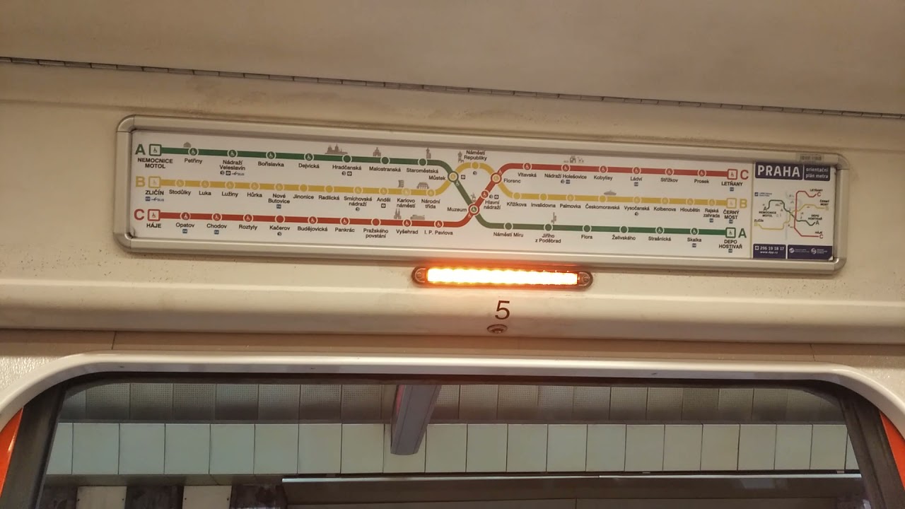Metro A ve stanici Můstek