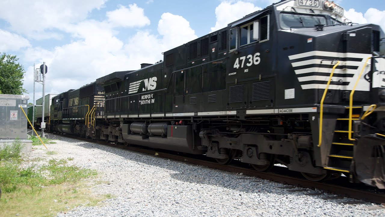 NS sd70M-2 on a grainer, CSX C&O, ns stack train and do not hump boxcar