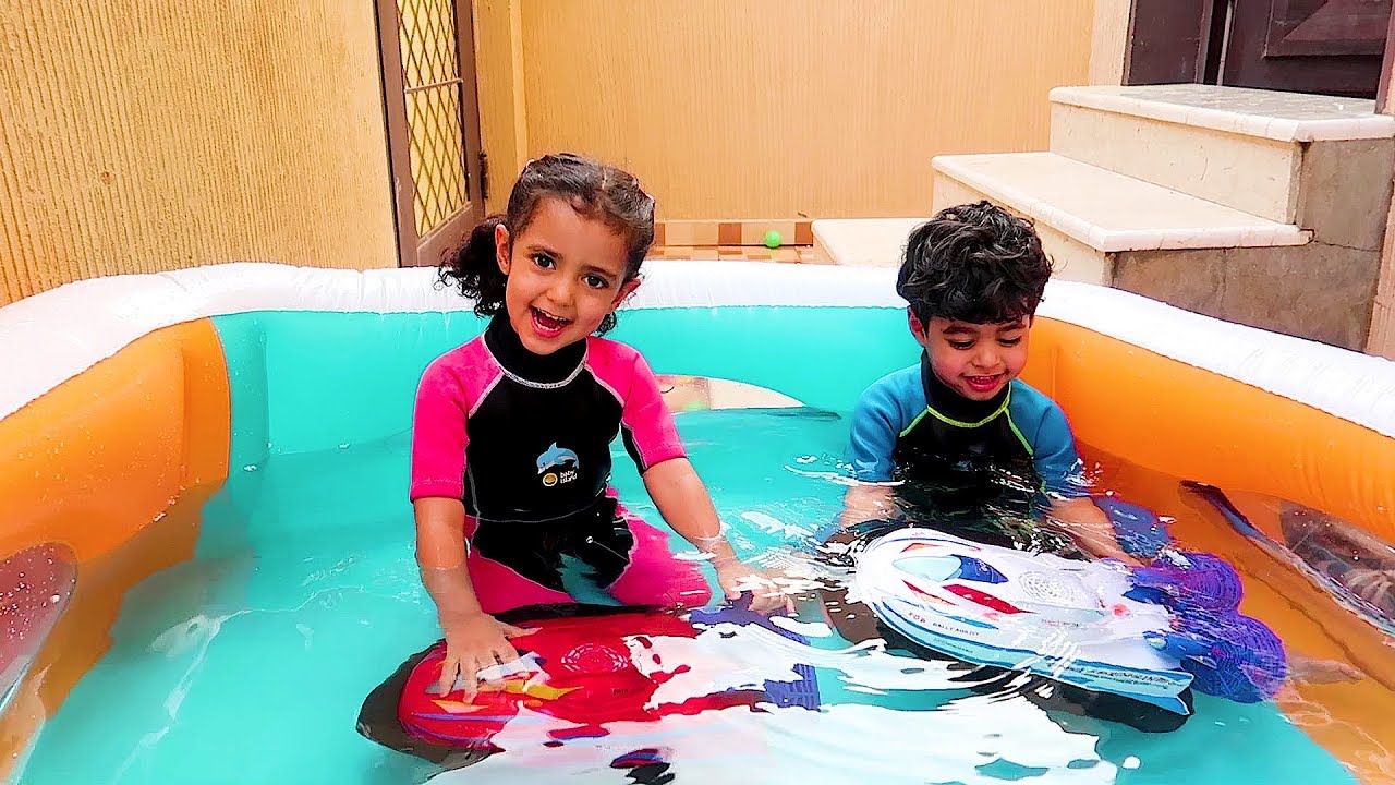 أنس ولمار لعبوا بالقوارب في المسبح !!