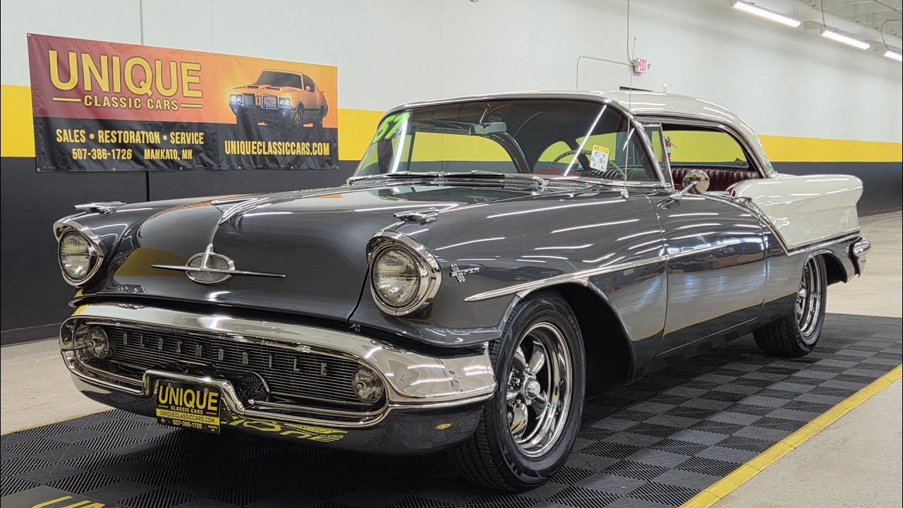 Oldsmobile Super 88 Holiday 1957 года выпуска | Продается за 42 900 долларов.