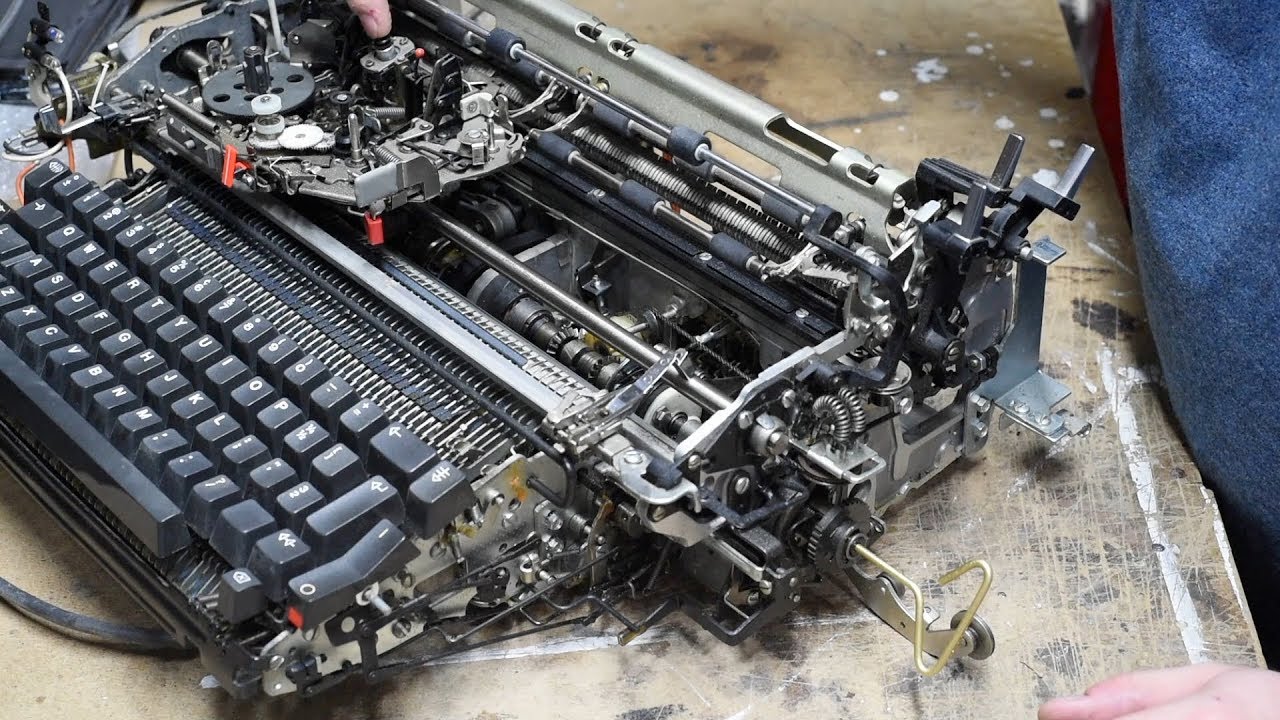 How to hand cycle the IBM Selectric
