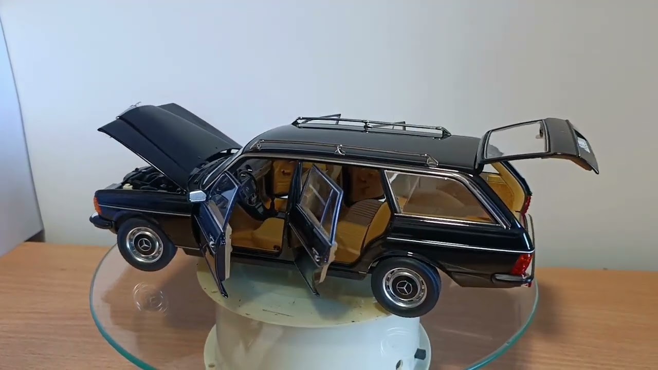 Mercedes Benz 200T (W123 )1982 Norev 1/18