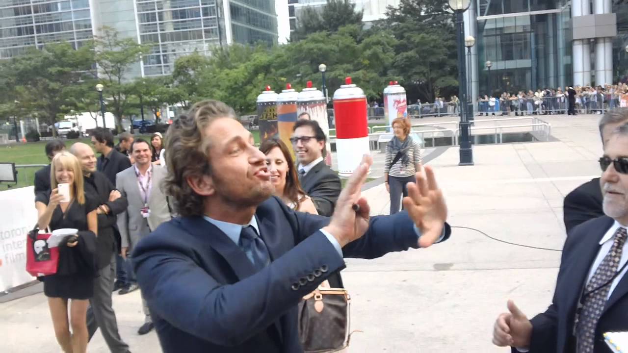 TIFF11 - GERARD BUTLER - GETTING PLAYFUL WITH HIS FANS