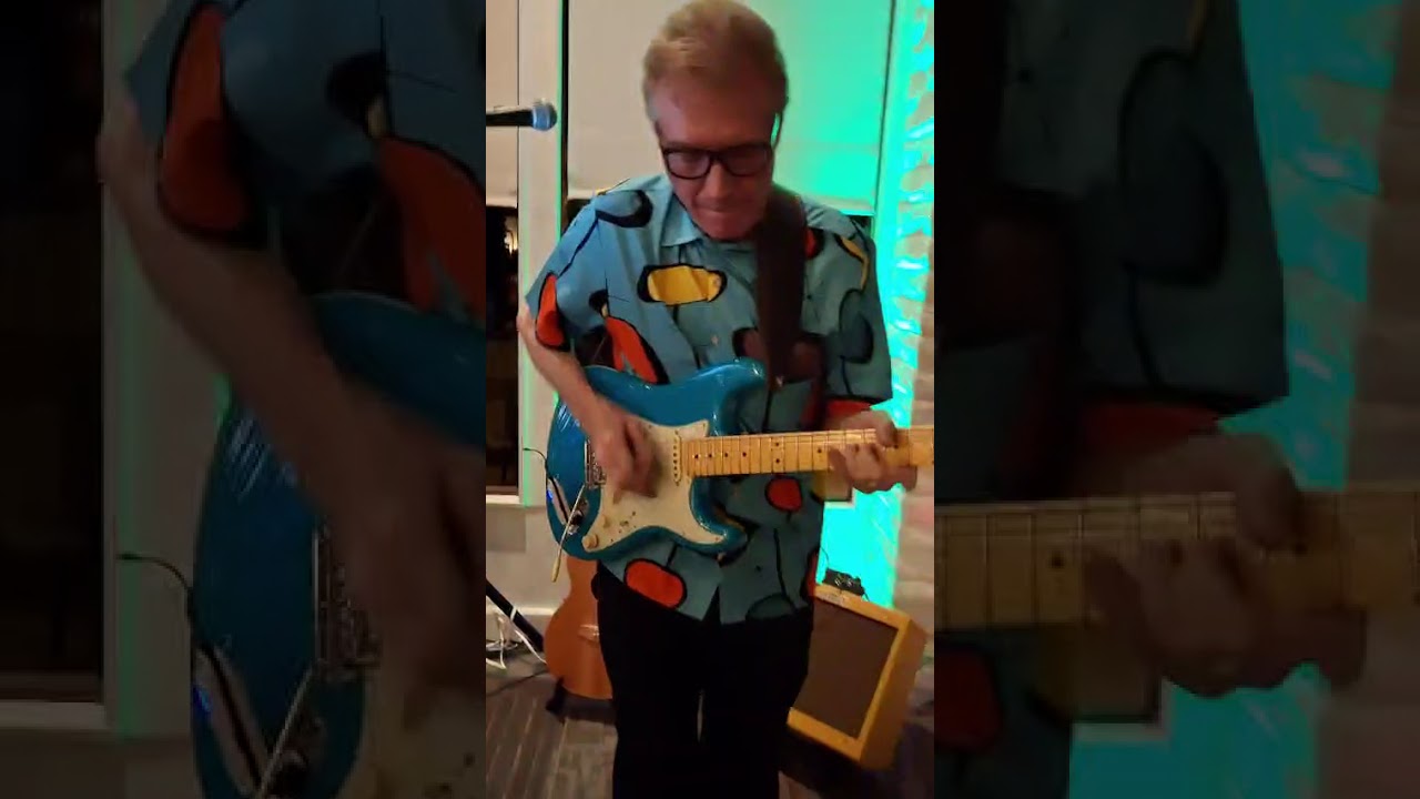 Rockin Vance live: Blue Suede Shoes