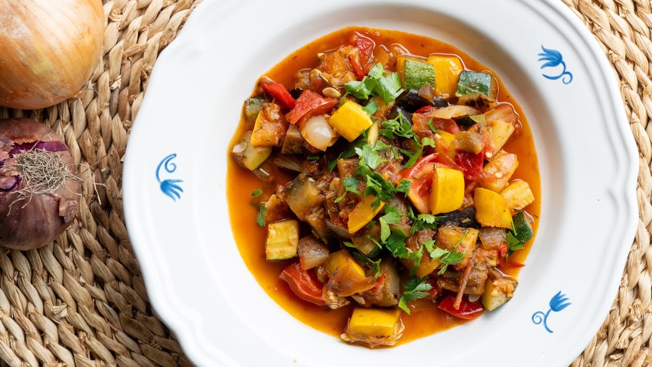 Mediterrán lecsó 🍅🍆🧅🥒🧄🫒 20 perces vegán fogás