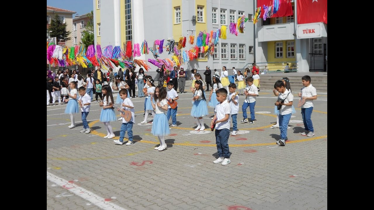 2G Sınıfı Öğrencilerinin Kara Sevda Adlı Gösterileri