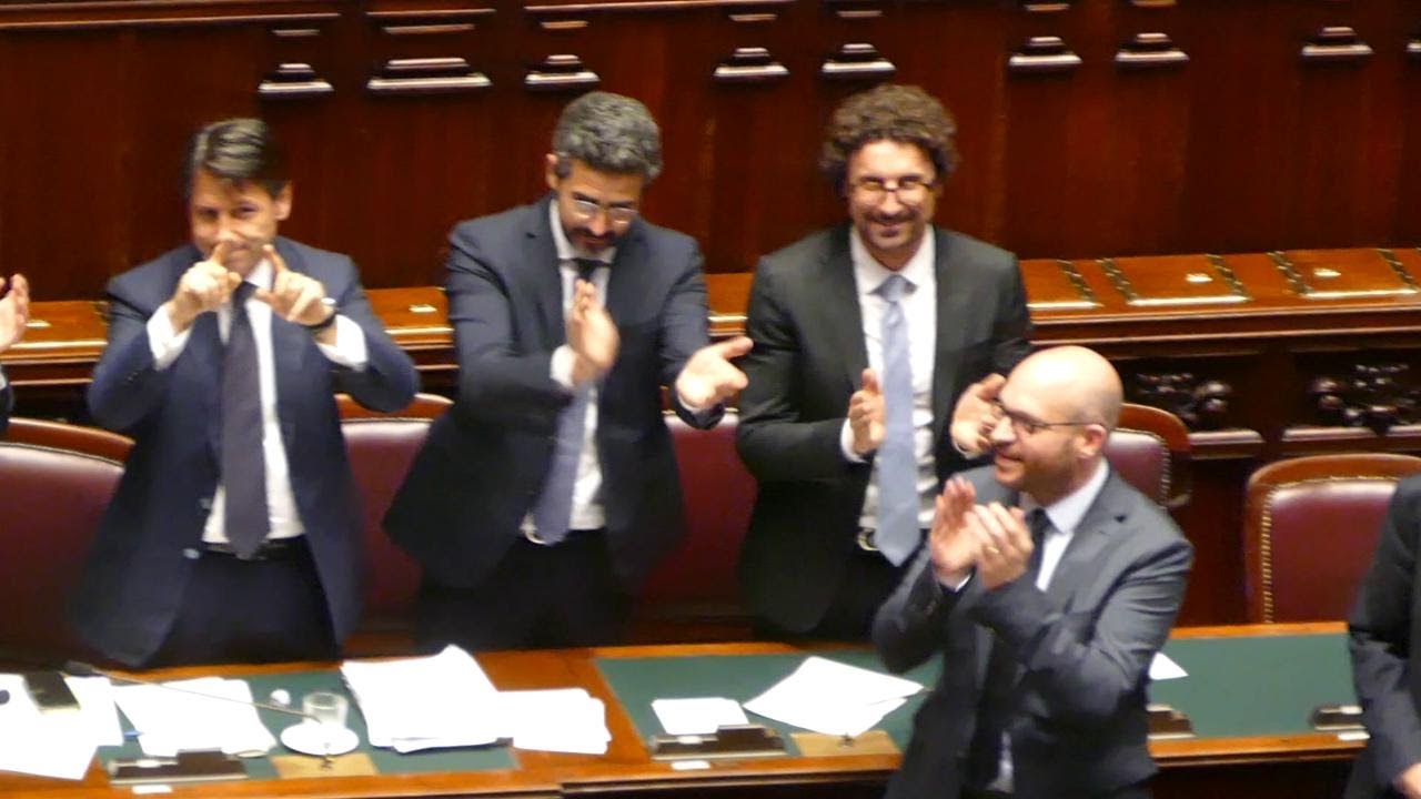 Governo, la Camera vota la fiducia a Conte: l'esultanza dei ministri