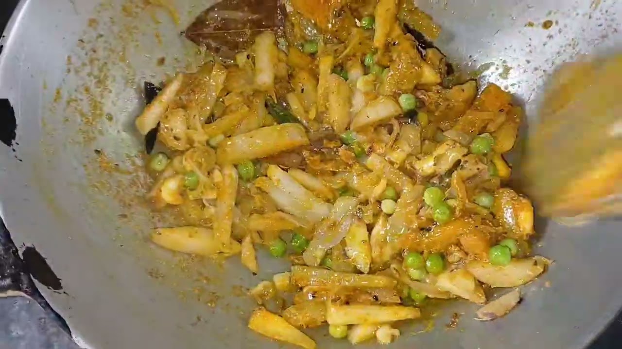 উচ্ছে আলু বেগুন  দিয়ে লোটে শাক এর তরকারি