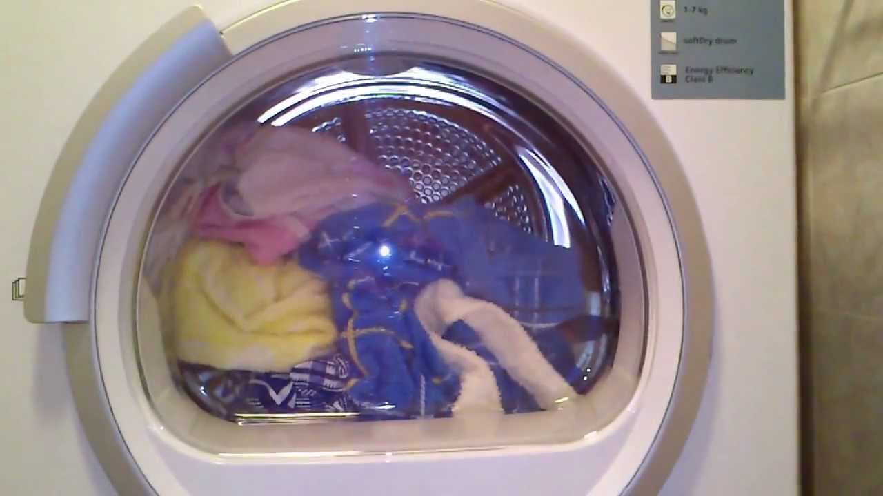 Siemens WT46E305PL tumble dryer - drying a load of towels, part 1/2