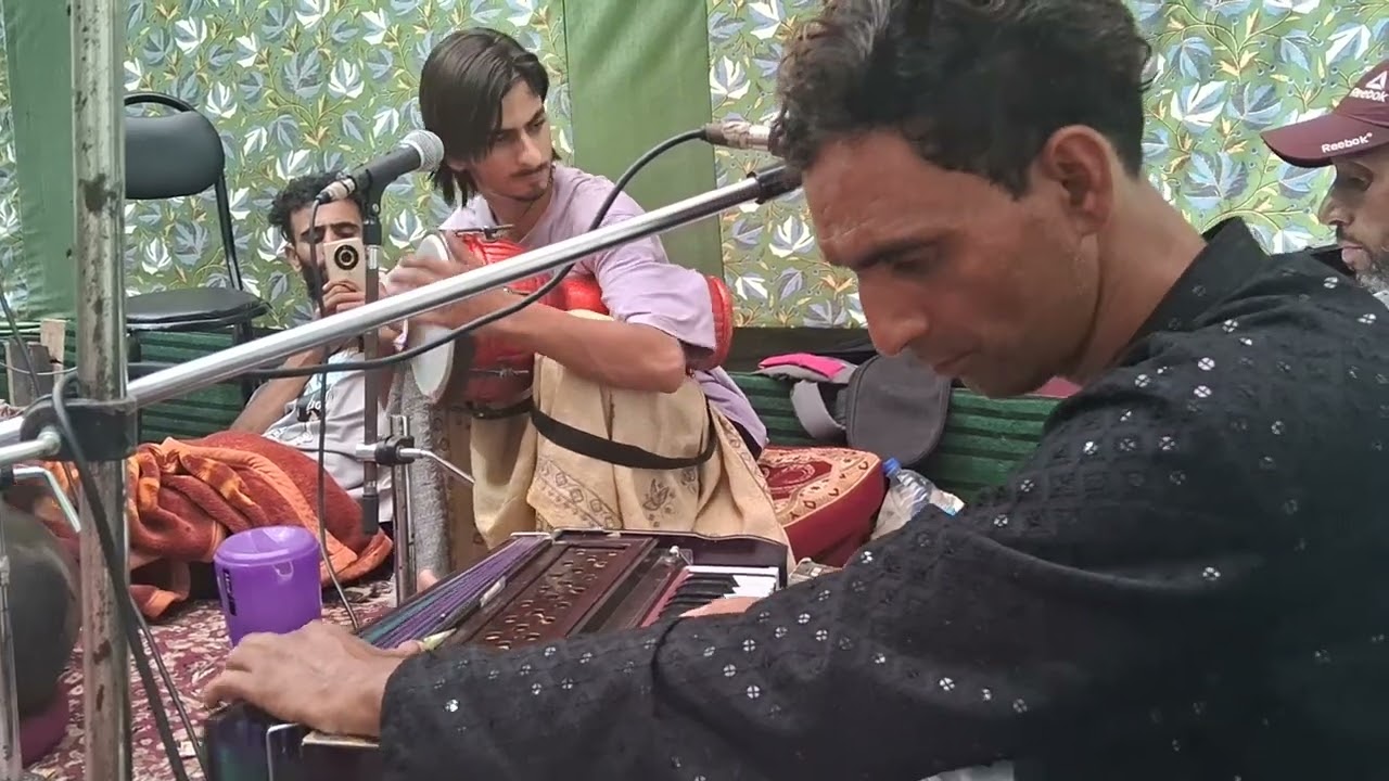 singer dilbar riyaz.  ....song ..Afreen Afreen ya rasoola naazneen