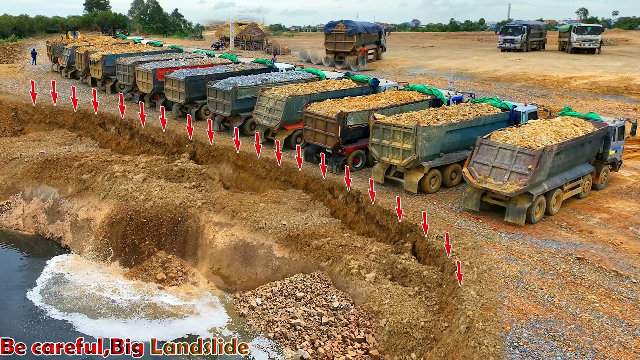 OH HO Incredible, Landslide in deep water, repaired by 25.5T earthmoving truck with SHANTUI Dozer