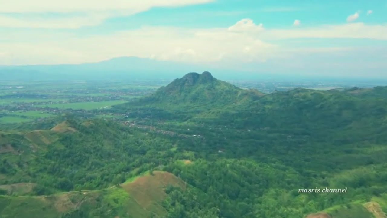 Muncak gunung budheg dari wisata puncak jowin tulungagung  test jarak drone muncak gunung