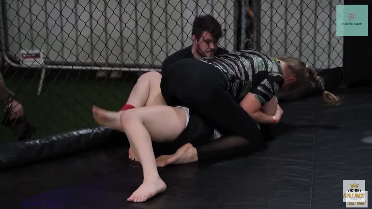 Girl Cagegrappling: Valentina great mountcontrole