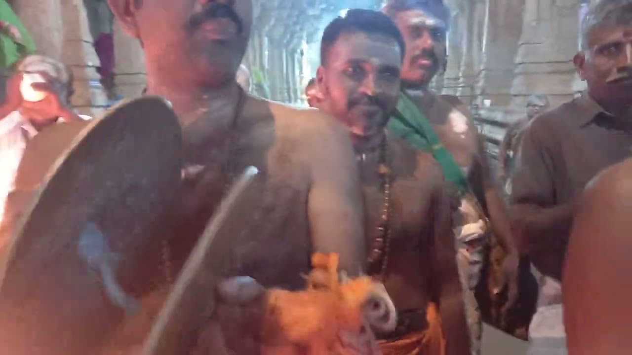 காளையார் கோவிலில் ஸ்ரீநிவாச ஐயா குழுவினர் தங்களுடைய திறமையை காட்டிய தருணம்