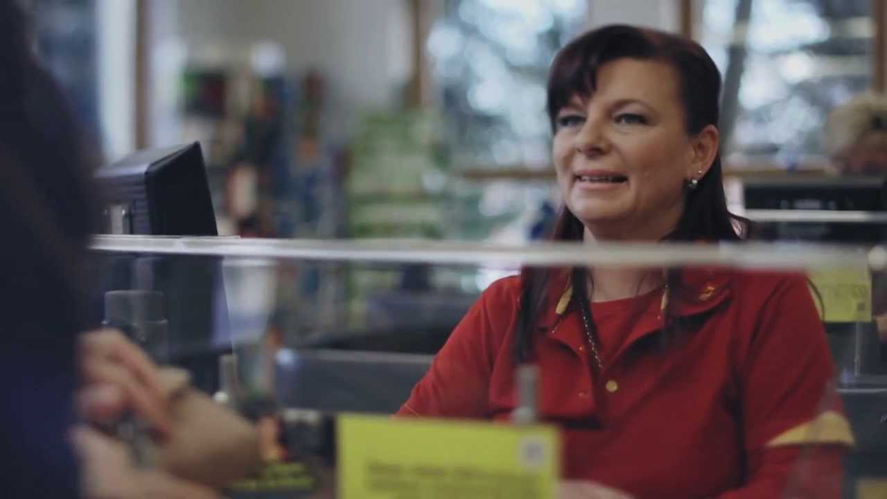 BILLAbuchkarriere Kassa Mitarbeiterin Belinda Scharr