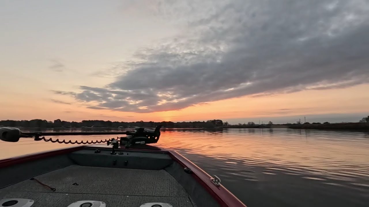 RELAXING SUNRISE ON THE LAKE - TV BACKGROUND, LIVE WALLPAPER.