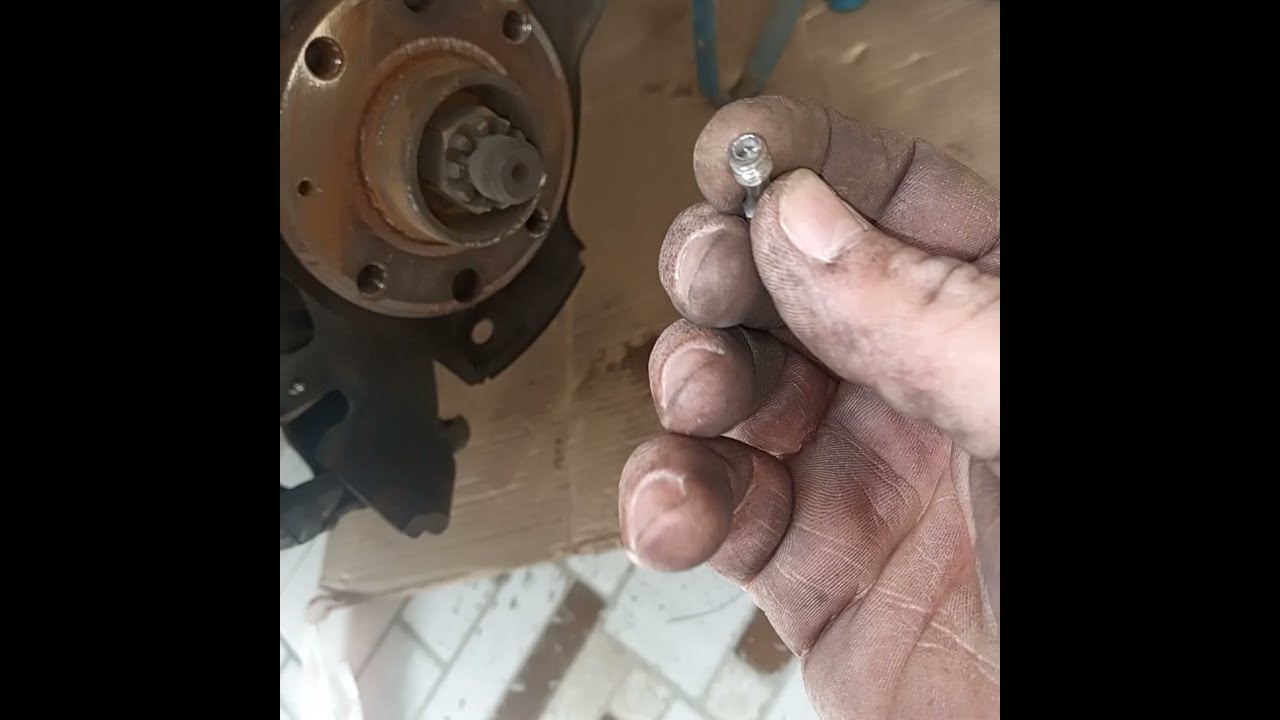 como retirar o parafuso quebrado que fixa o disco de freio do astra