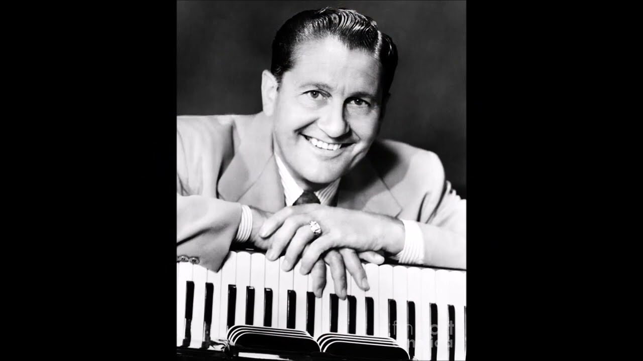 Lawrence Welk And His Champagne Music Makers - Moonlight And Roses (1957)