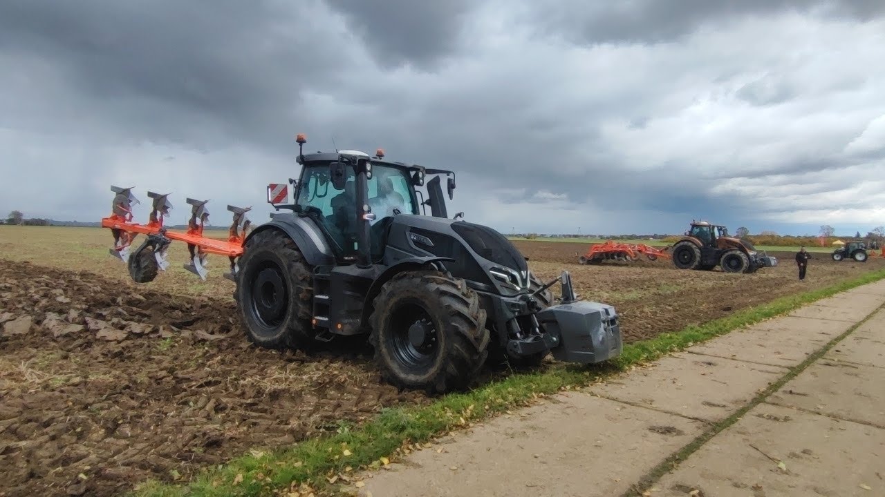Zimowa orka 2025 na Żuławach. Valtra Q305 + pług Kuhn 5 korpusów i Valtra S416 + kultywator Kuhn