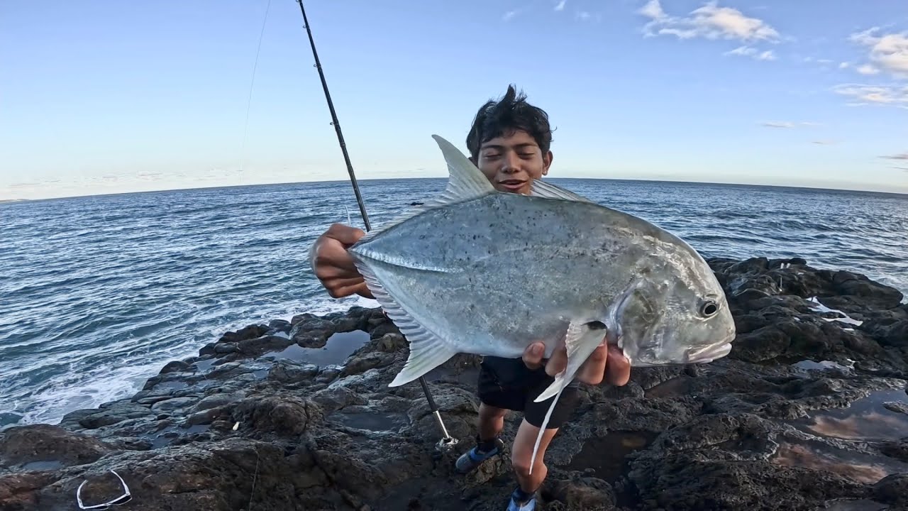 Action On The Dunks - Baitcasting Hawaii Fishing