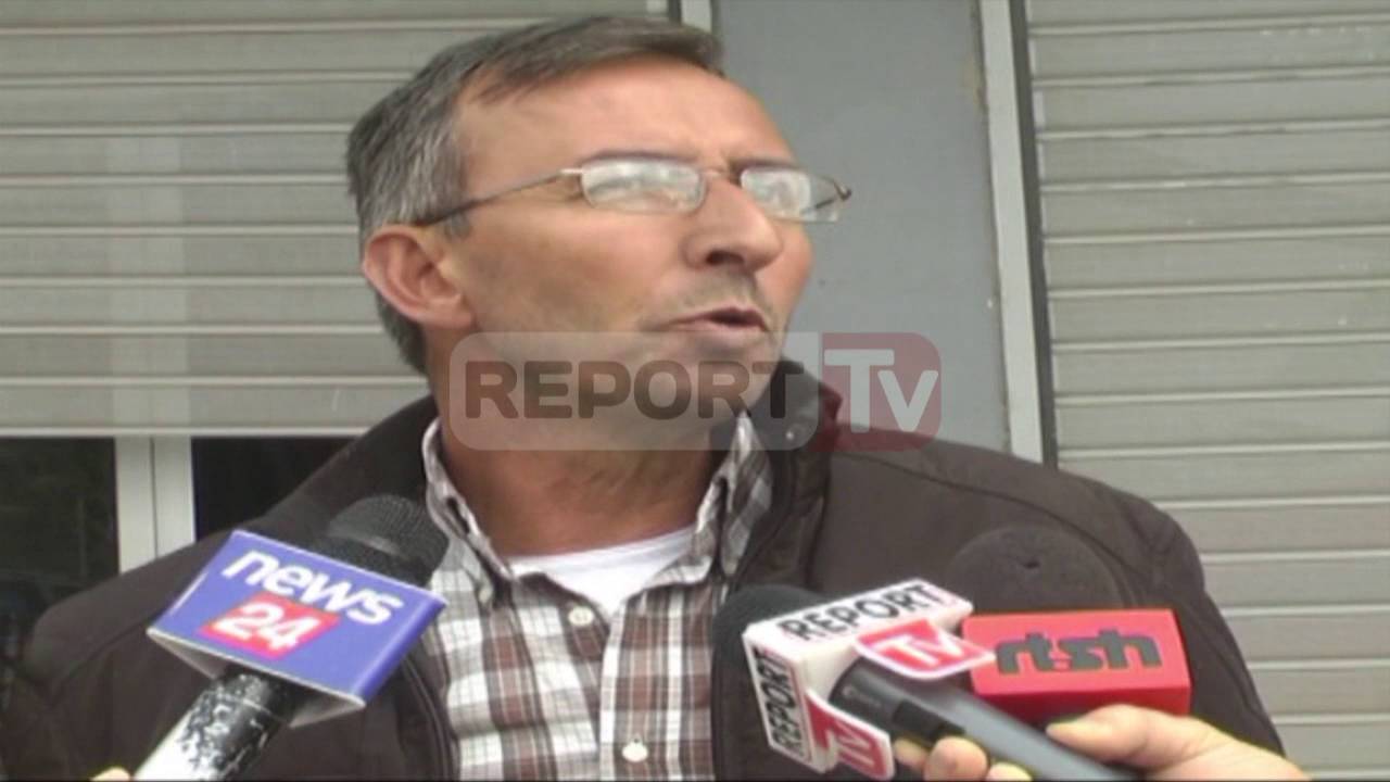 Report TV - Maliq, maskat me BMW X5 grabisin supermarketin, në kërkim autorët