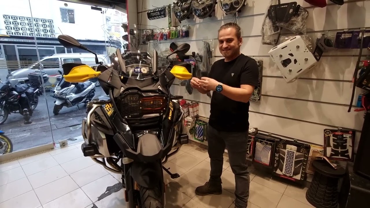 Bmw R1250 GS Strands 40 W sis farı değișimi ve dokunmatik tuș ile kontrol sistemi.