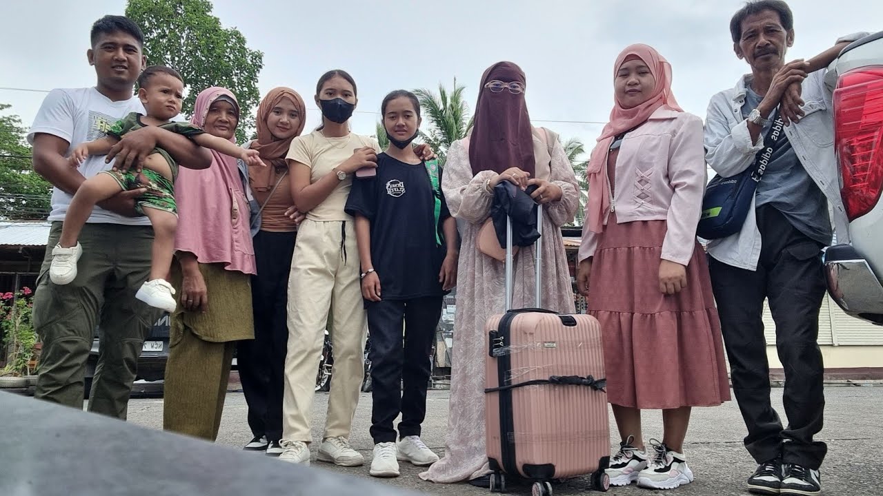 شحال قاصحه😭 هذه اللحظه منين وصلوني للمطار ✈️كنتمنى نتجمعو🙏 مره أخرى🤲 فراق العائله قاصح💔