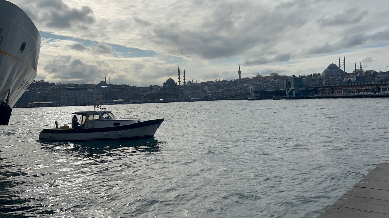 Alone in İstanbul | Books, Ferries & Small Joys #sessizvlog 