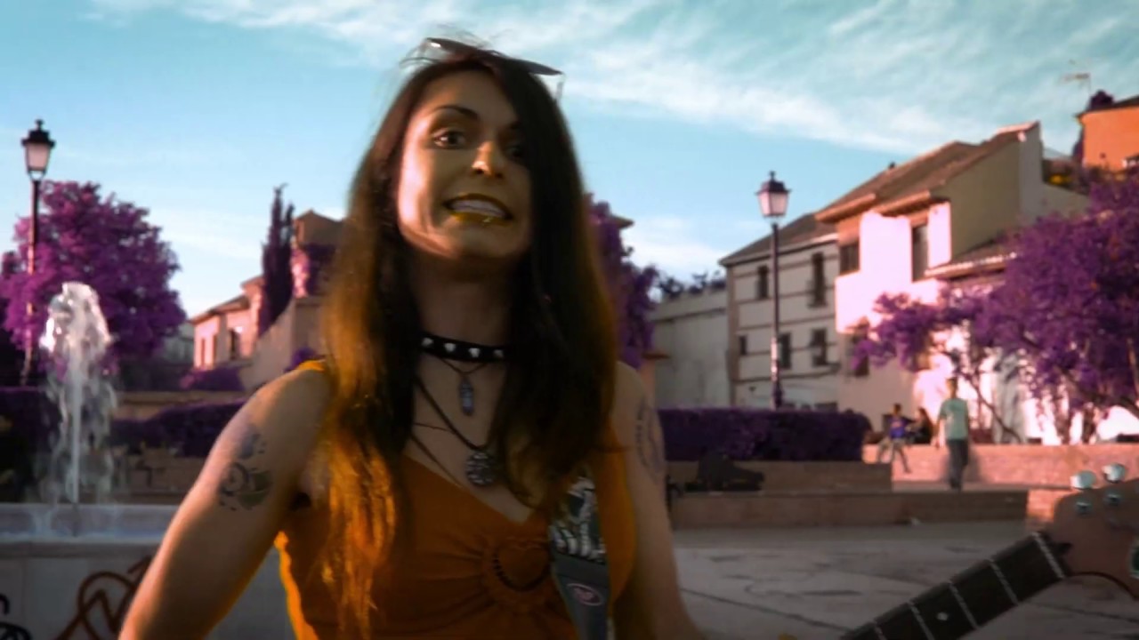 Carmelita Dinamita-Mucho más lunática (video oficial)