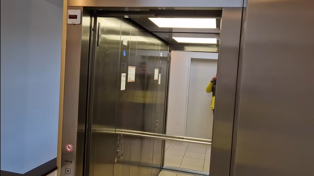 Sehr schlecht laufender MP Flex Aufzug (Very bad runnung MP Flex lift) @Landstraße 76, 4020 Linz