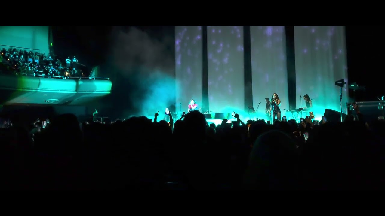 Marina, Happy/Forget, live in SF, opening night, 2/2/22