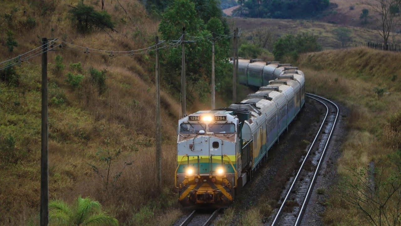 Maior trem de passageiros do sudeste, administrado pela Vale, passando em Santa Bárbara-MG - EFVM