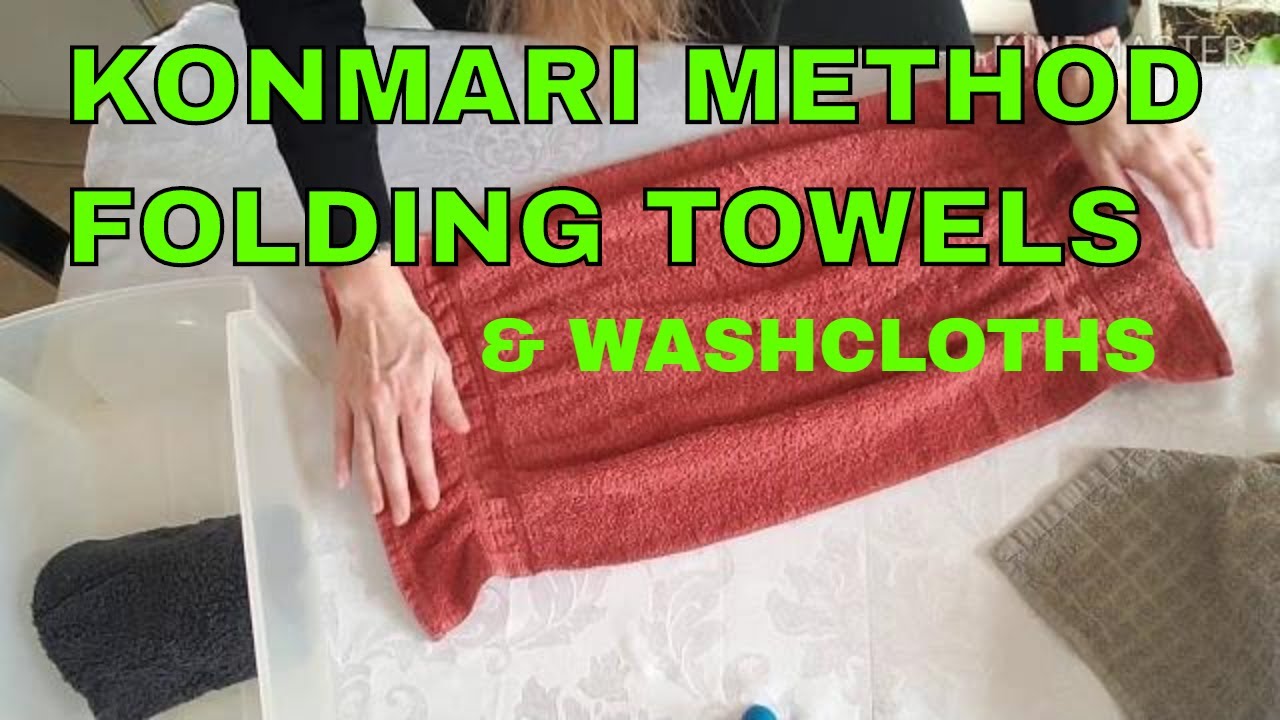 Полотенца и мочалки Konmari для ванной комнаты, изготовленные по методу складывания Мари Кондо.