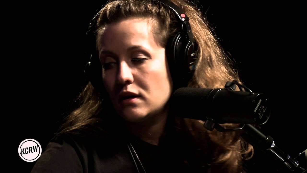 Jessy Lanza performing 