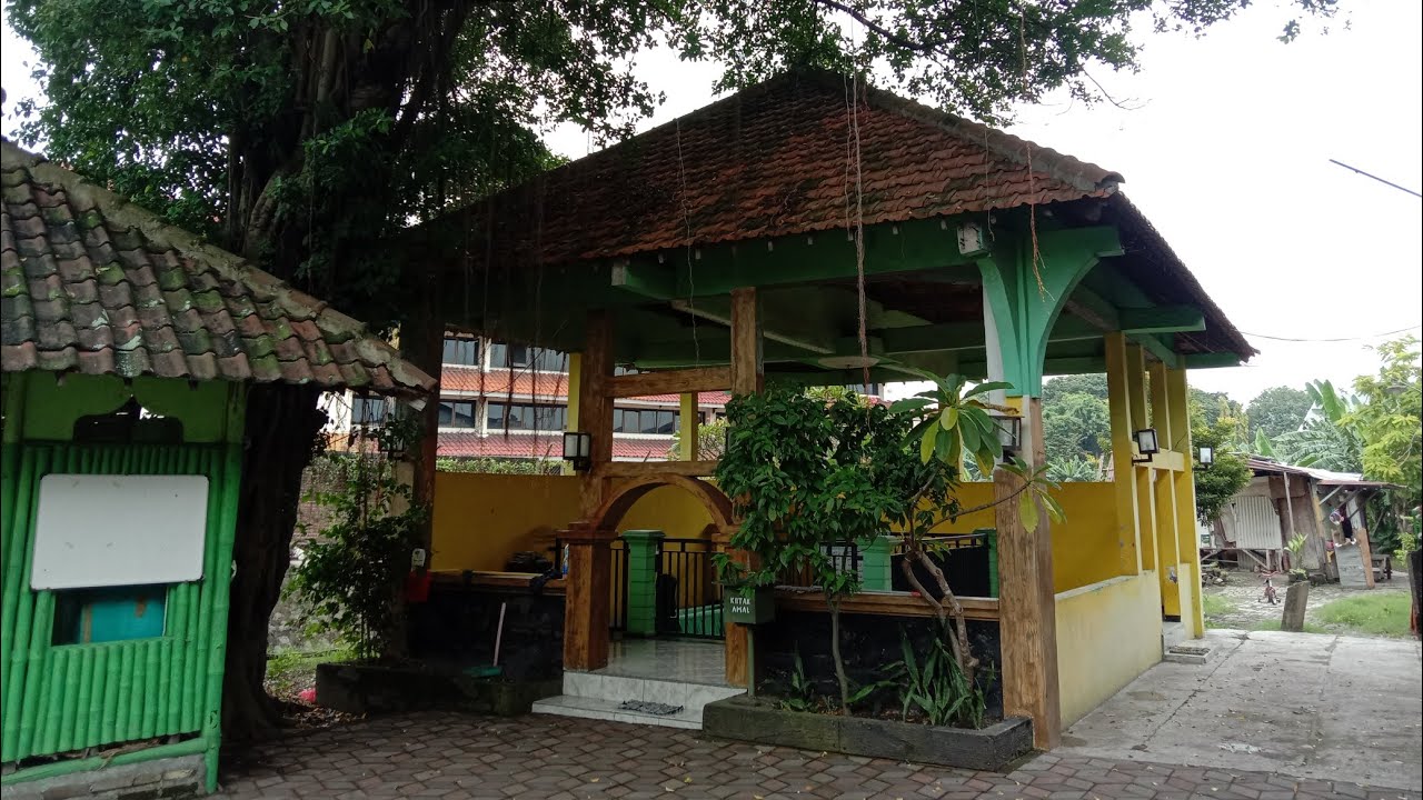 Makam Sayyid Ahmad bin Abdurrahman, Sidoarjo. Misteri sosok ular di makam cucu Sunan Gunung Jati.