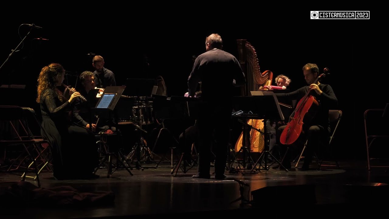 Momento I - Constança Capdeville
