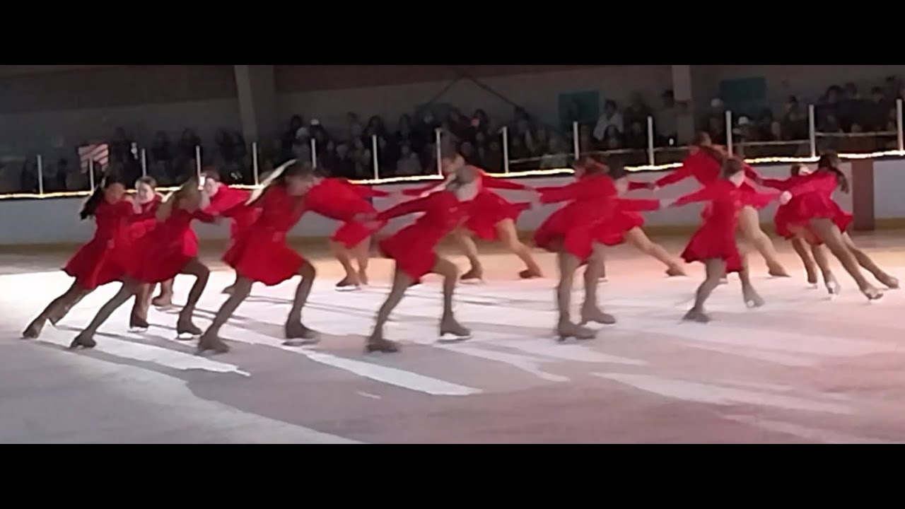 Figure skating team skating to Jing a ling, Jing a ling