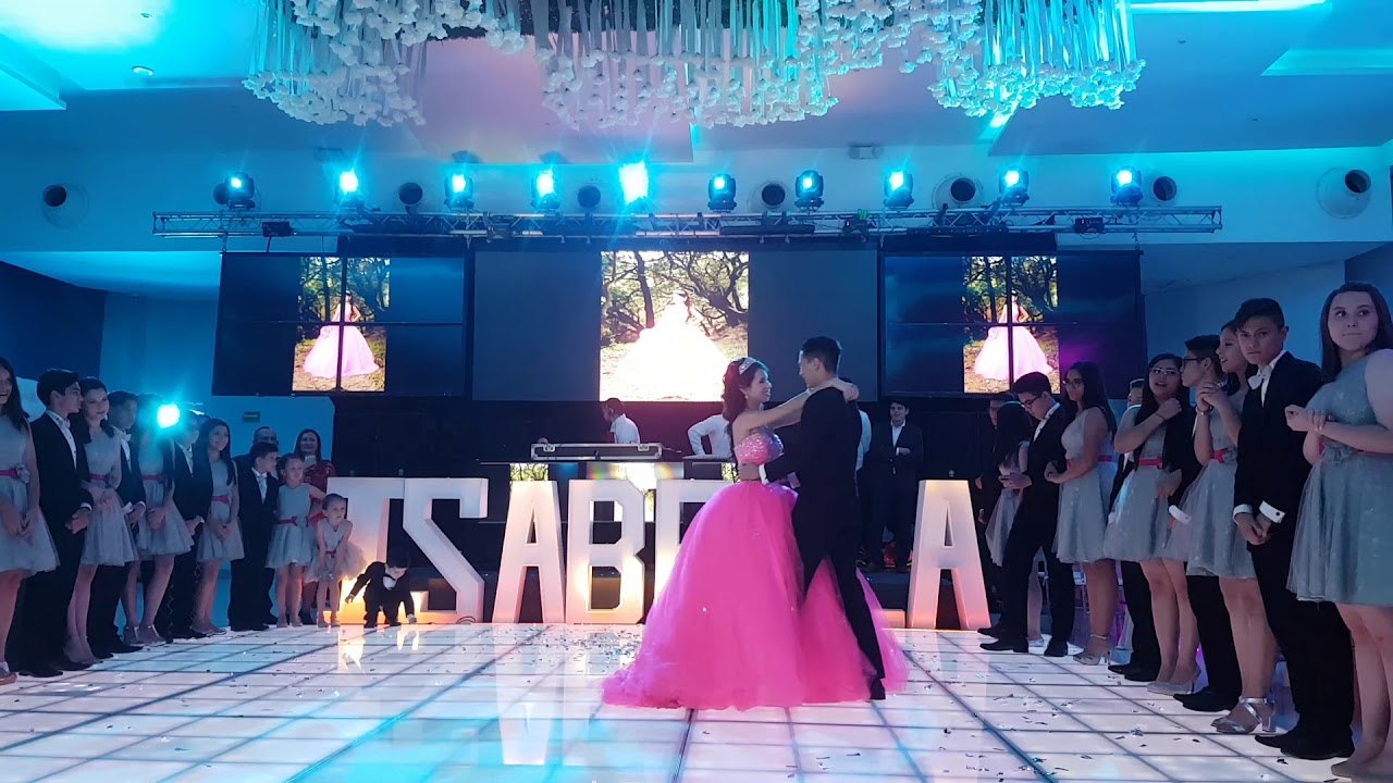 Vals de quinceañera con chambelan