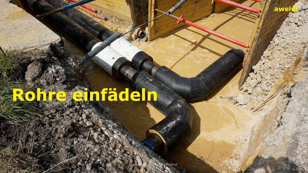Fernwärmerohre in den Graben verlegen und durch den Verbau einfädeln YouTube Video FHD