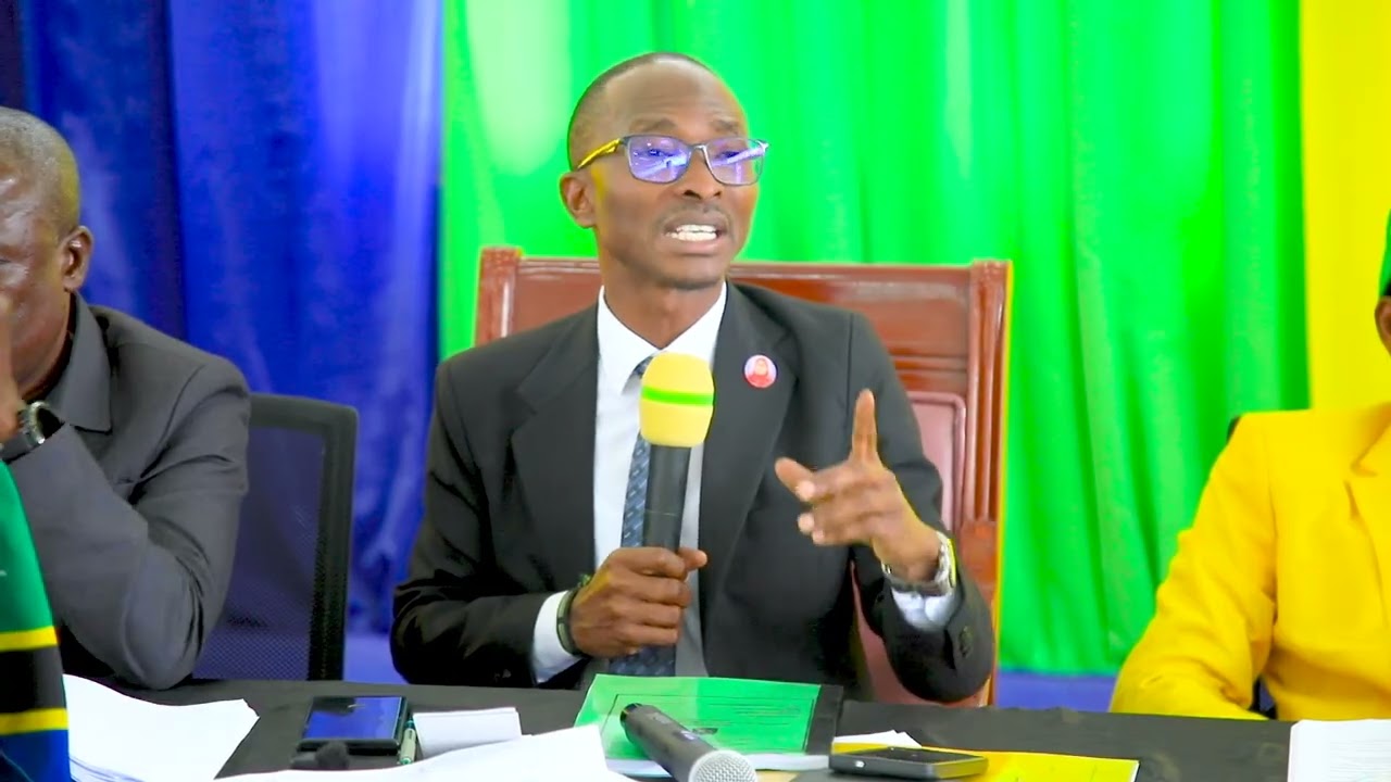 RC MAKAME AAGIZA HALMASHAURI KUTENGA SIKU MKOJA KWA WIKI YA UTATUZI WA KERO ZA WANANCHI .