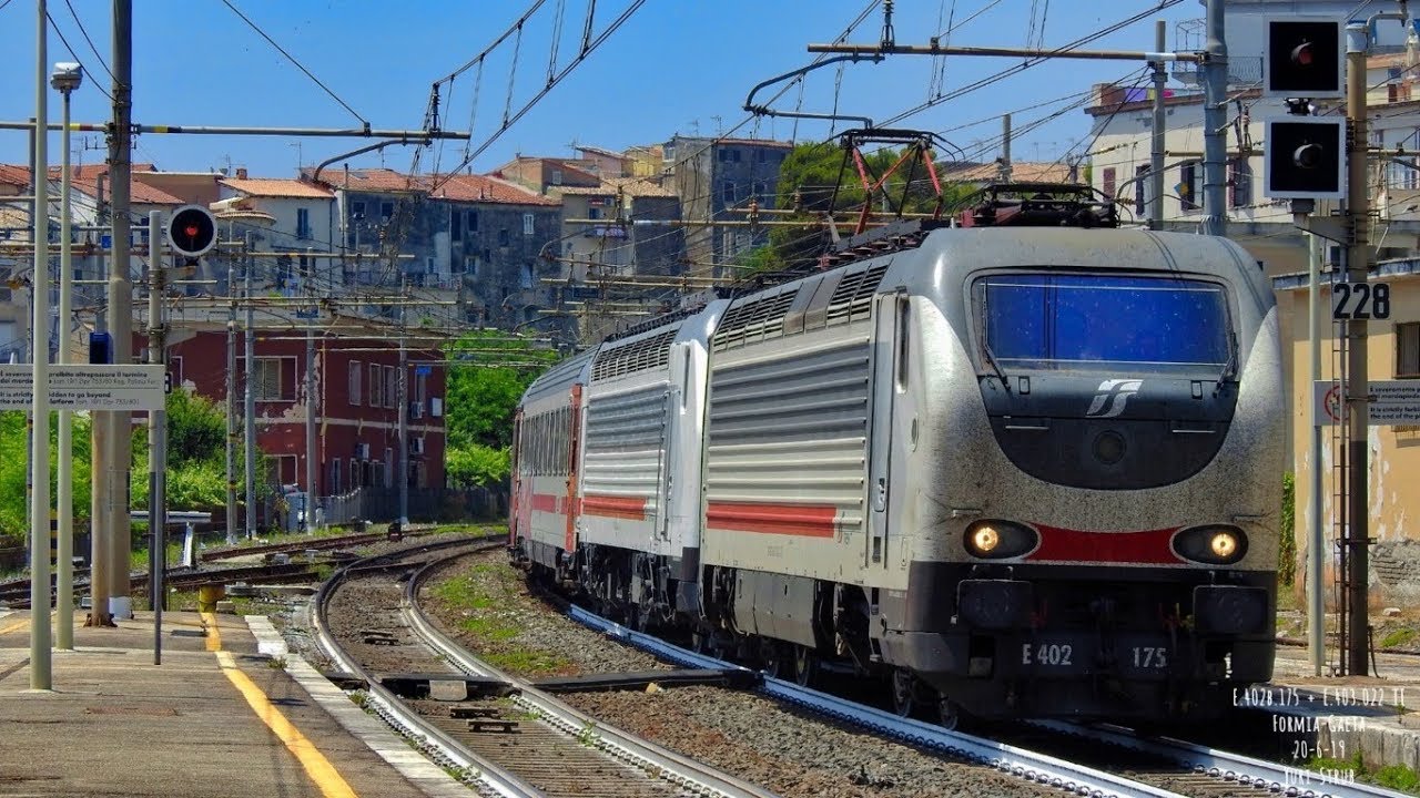 Lo spettacolo dei treni sulla Roma - Formia - Napoli [1/2]