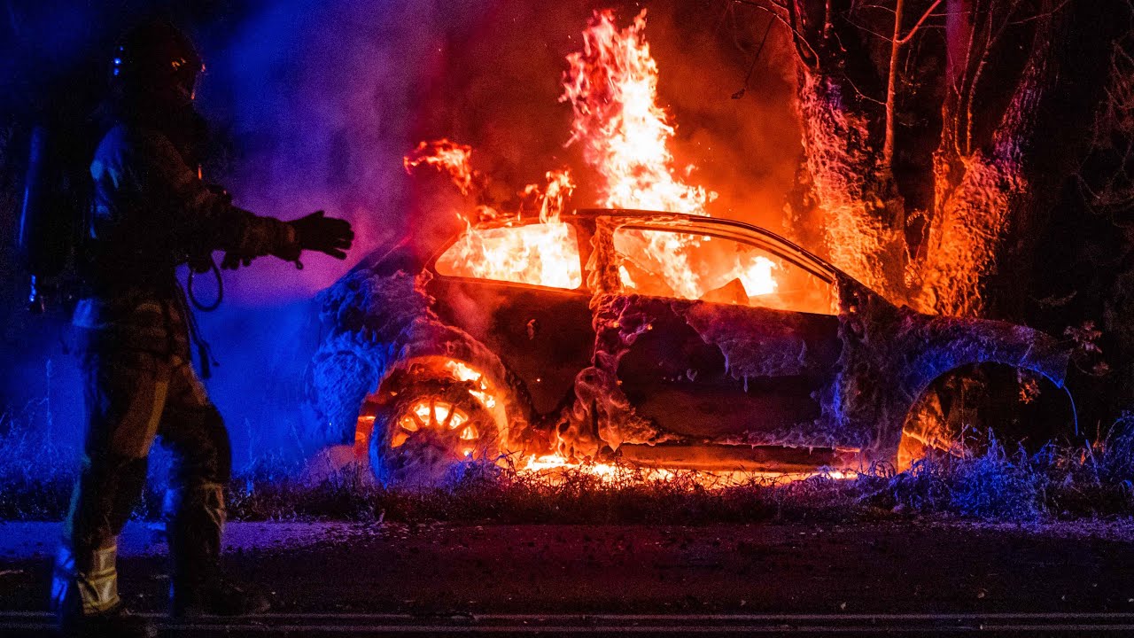Auto in brand na ongeval Vreelandseweg N201 Hilversum