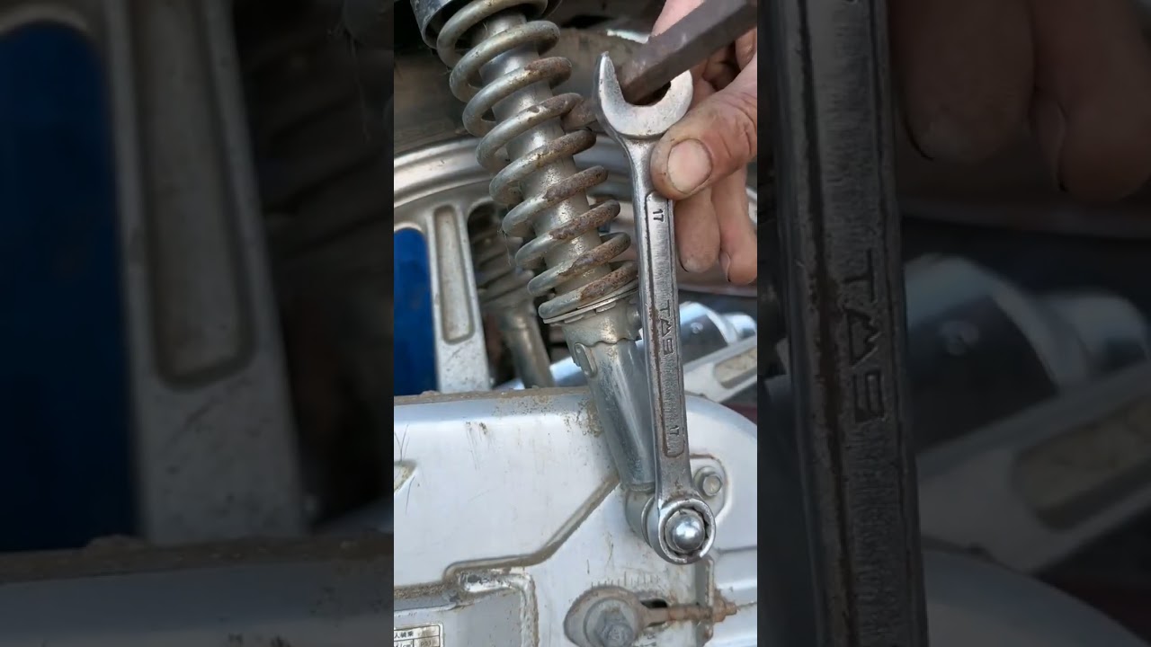 back shock adjustment #bike #duke #bajaj #pulsar150 #bullet
