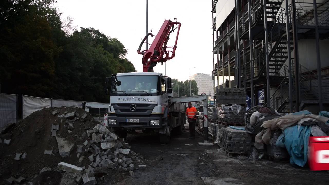 Putzmeister M24-4 Hallmaster (Mercedes-Benz Axor 1829) pumping concrete