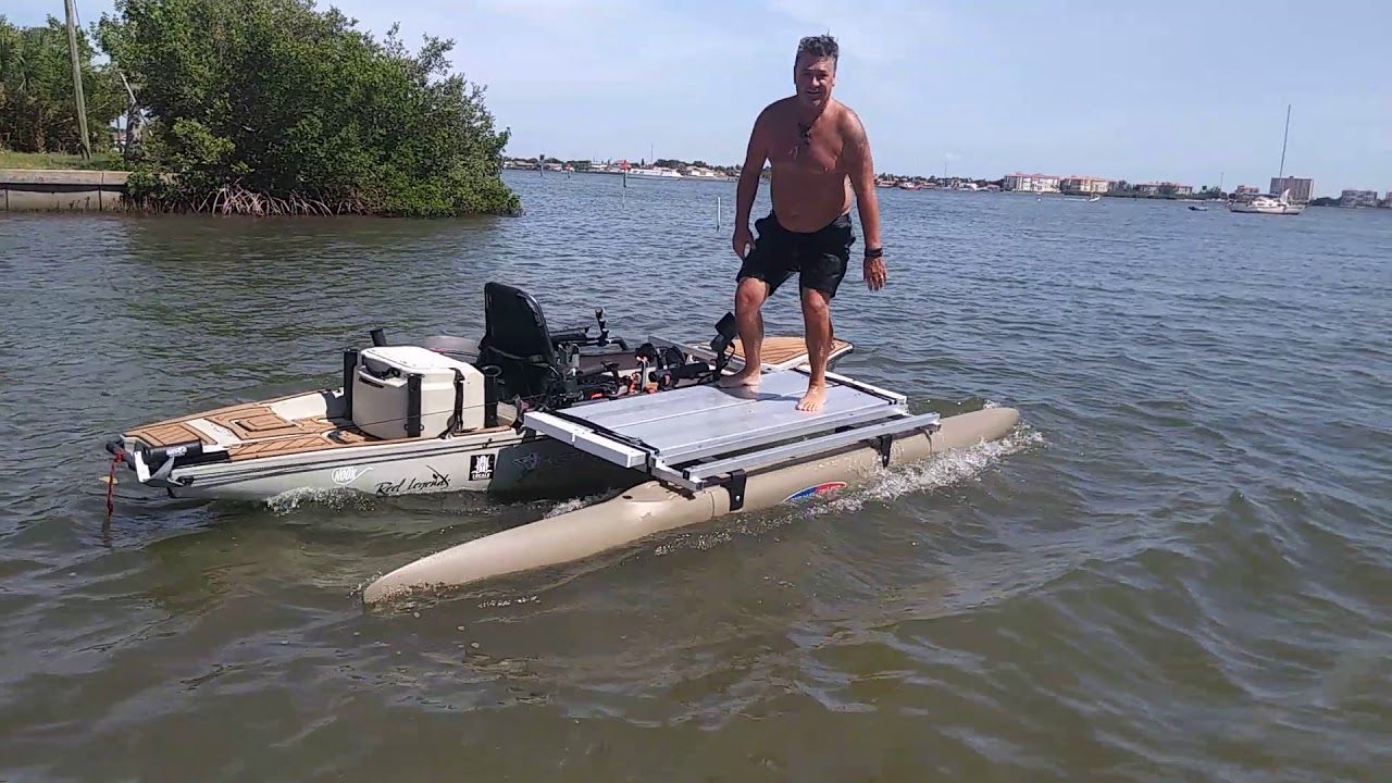 Hobie Pro Angler с аутригером Expandacraft и без мотора.
